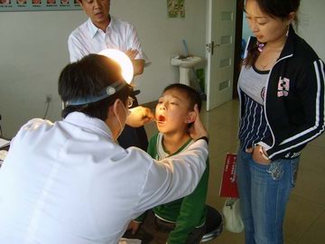 如何选择手术方式治疗声带小结